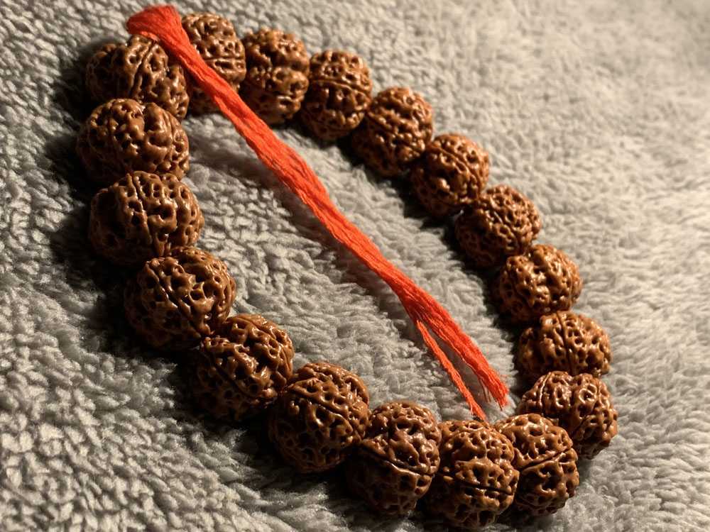金刚菩提手串裂了还能玩吗 开裂原因与修复养护技巧!