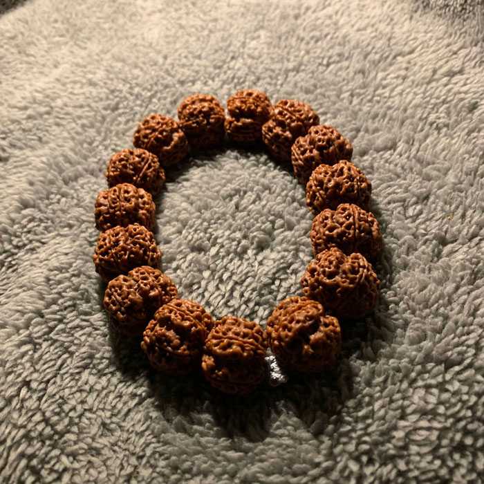 金刚菩提手串裂了还能玩吗 开裂原因与修复养护技巧!