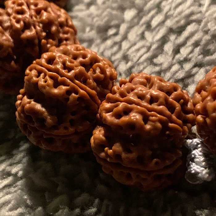 金刚菩提手串裂了还能玩吗 开裂原因与修复养护技巧!