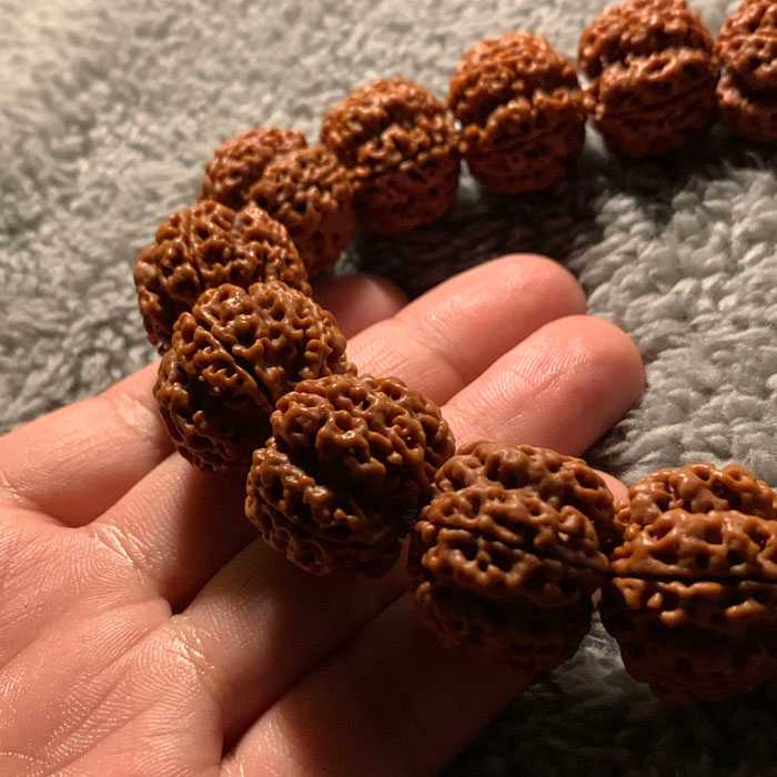 金刚菩提手串裂了还能玩吗 开裂原因与修复养护技巧!