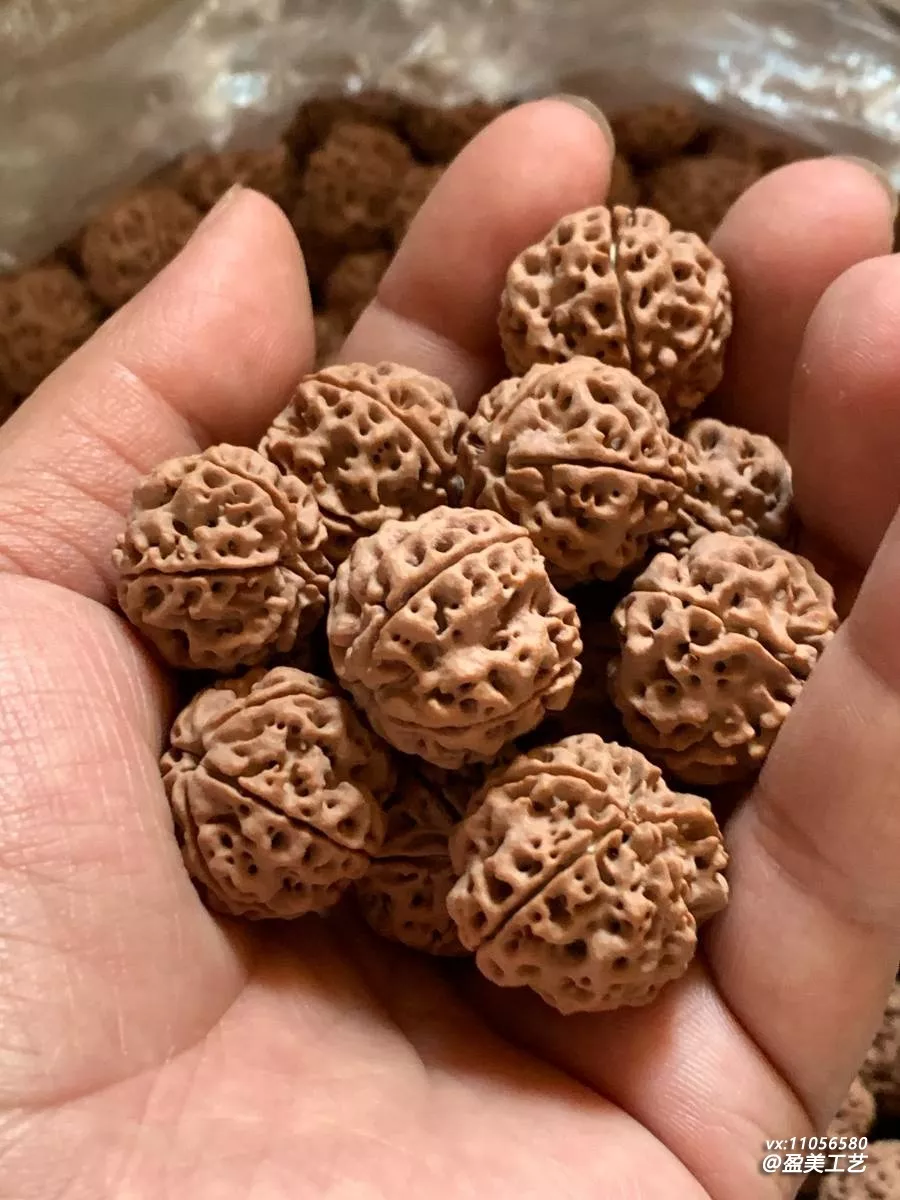 欣赏一串盘了四年的老金刚 已经玉化了