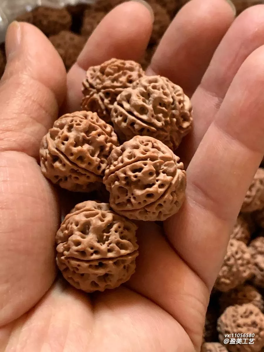 欣赏一串盘了四年的老金刚 已经玉化了