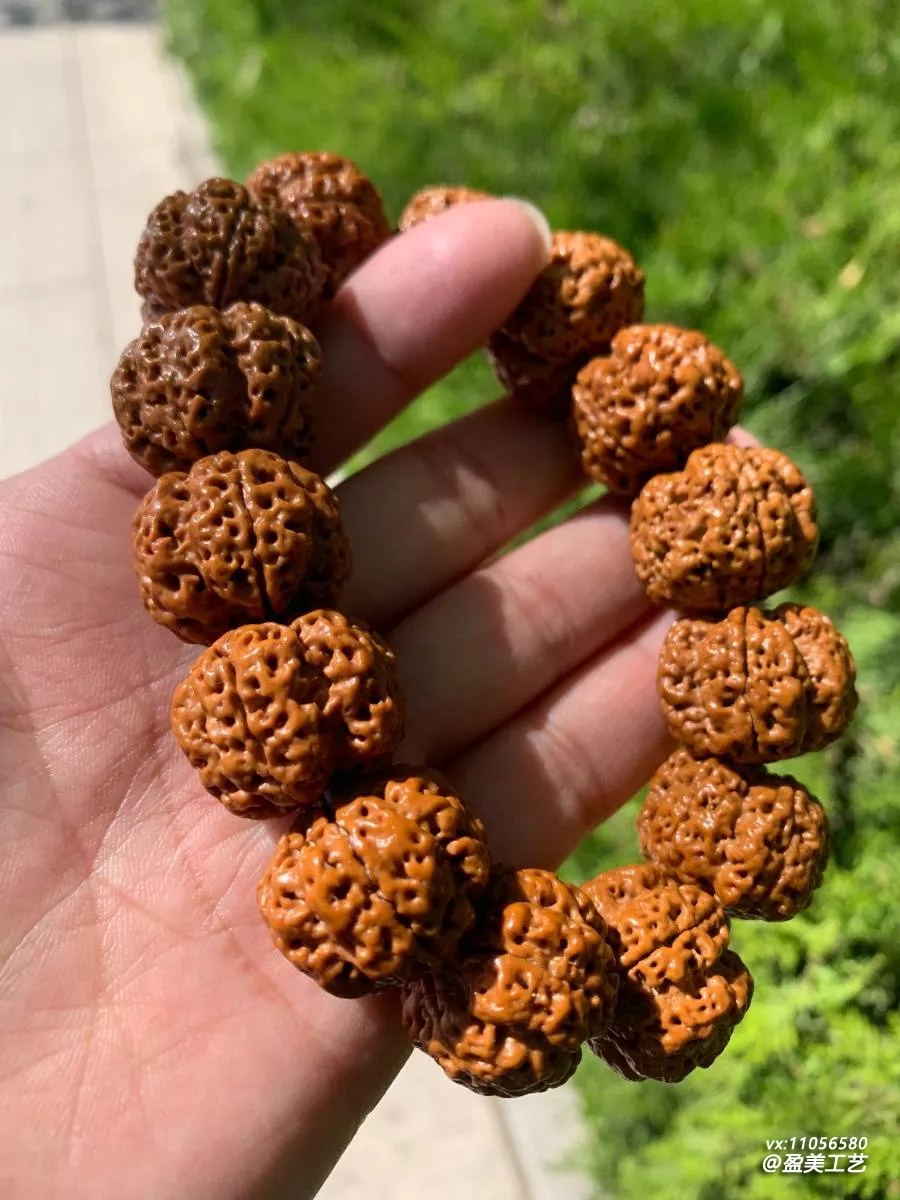 朋友送的一串金刚 盘了三年现在成了宝贝