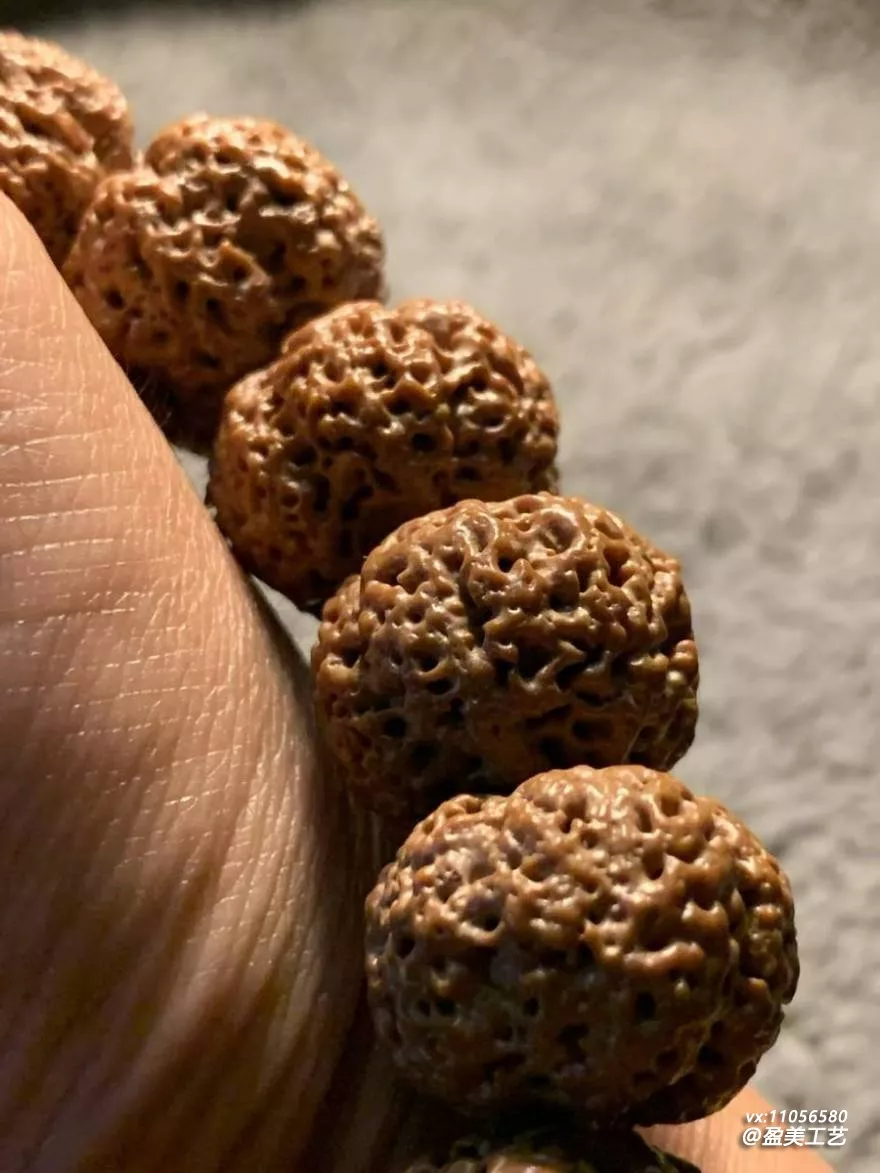 这串爆肉金刚挑了三天 每颗都沉甸甸的