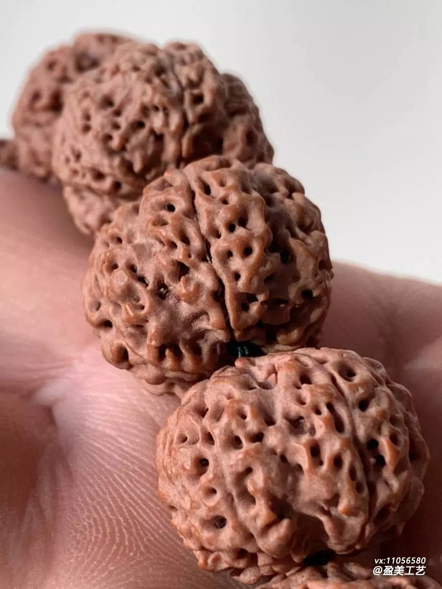 这串金刚盘了两年 现在的包浆太润了